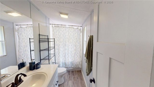 170 Mathews Mountain, Milton, WV 25541