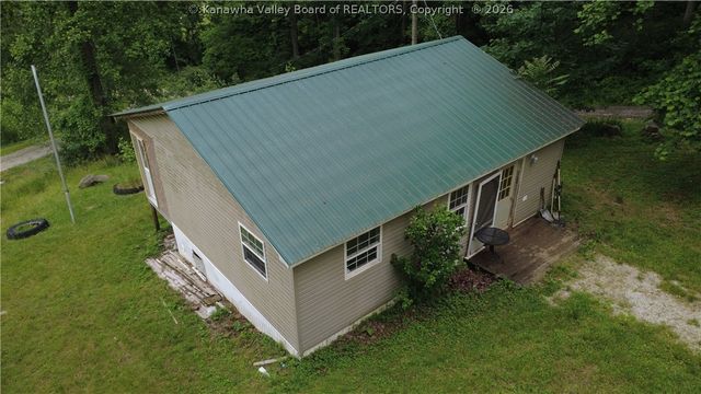 170 Mathews Mountain, Milton, WV 25541