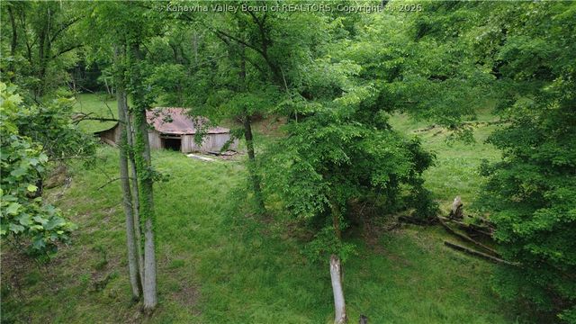 170 Mathews Mountain, Milton, WV 25541