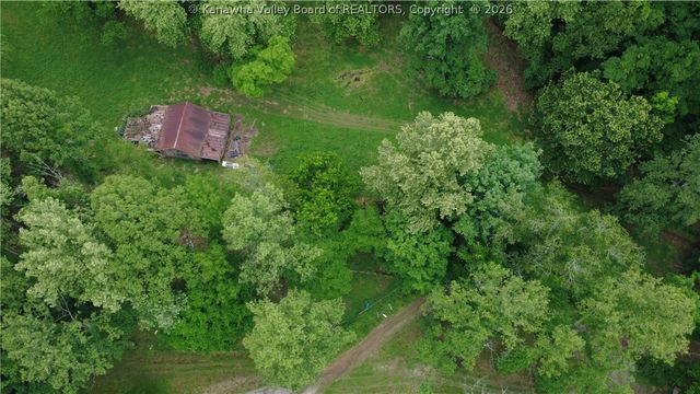 170 Mathews Mountain, Milton, WV 25541