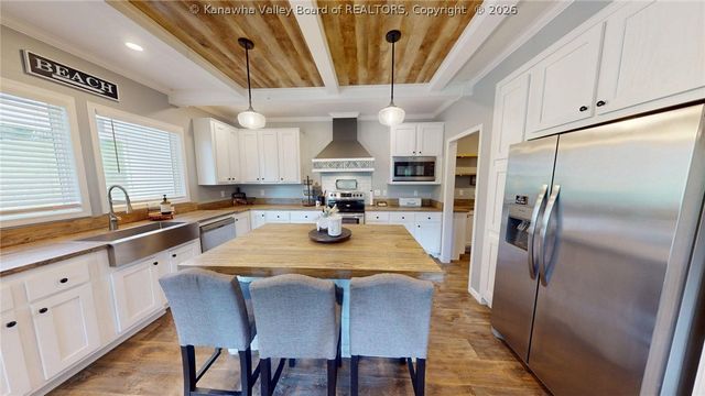 170 Mathews Mountain, Milton, WV 25541
