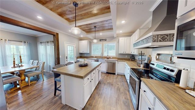 170 Mathews Mountain, Milton, WV 25541