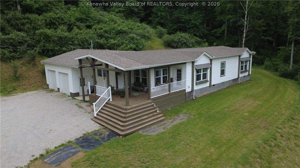 170 Mathews Mountain, Milton, WV 25541