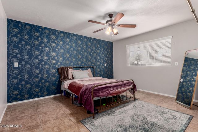 3302 E HIDDENVIEW Drive, Phoenix, AZ 85048