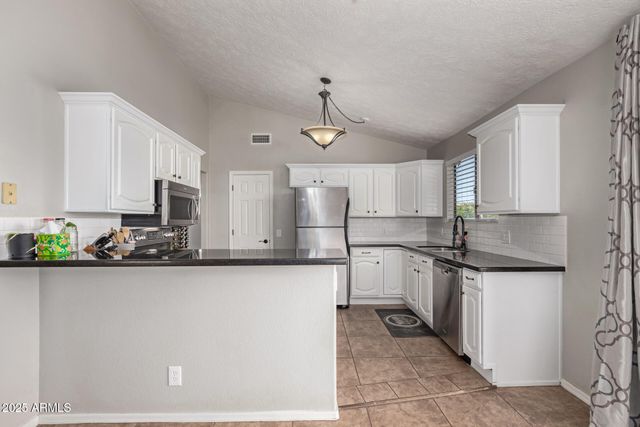 3302 E HIDDENVIEW Drive, Phoenix, AZ 85048