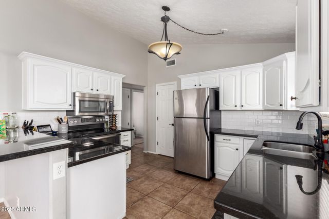 3302 E HIDDENVIEW Drive, Phoenix, AZ 85048