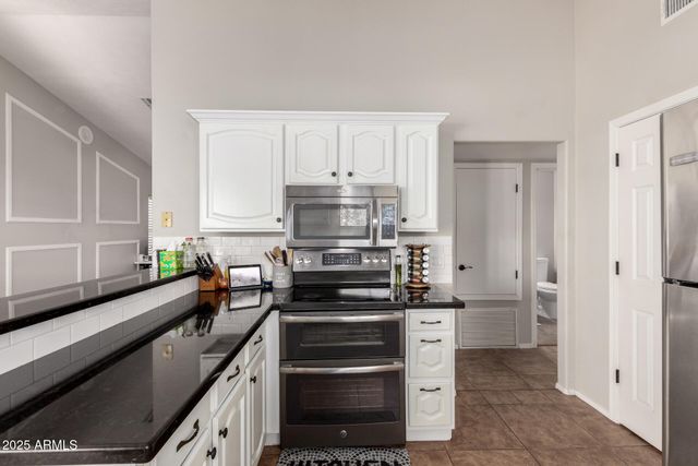 3302 E HIDDENVIEW Drive, Phoenix, AZ 85048