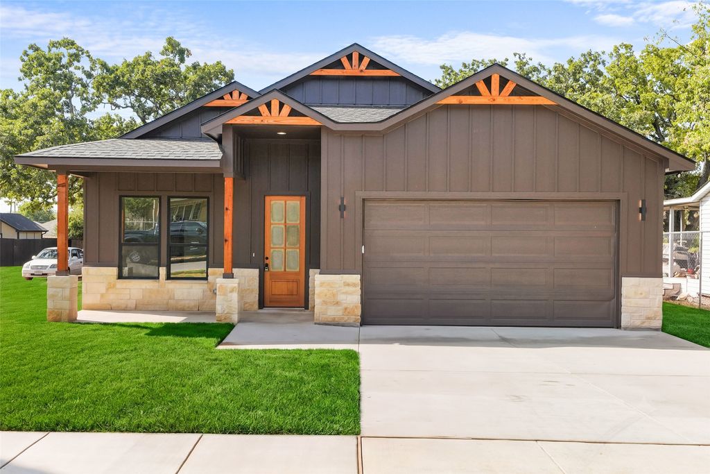 4918 Sunshine Drive, Fort Worth, TX 76105 — exterior