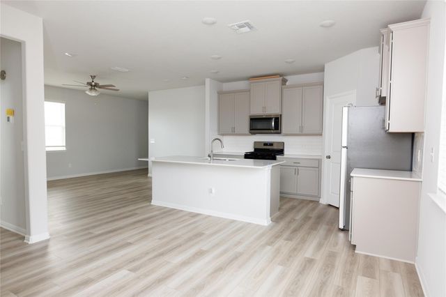 6206 Marsh LN, Buda, TX 78610