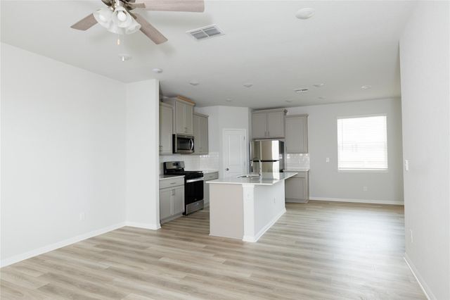 6206 Marsh LN, Buda, TX 78610