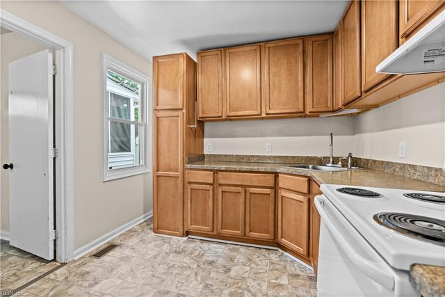 710 Sedgefield DR, Newport News, VA 23605