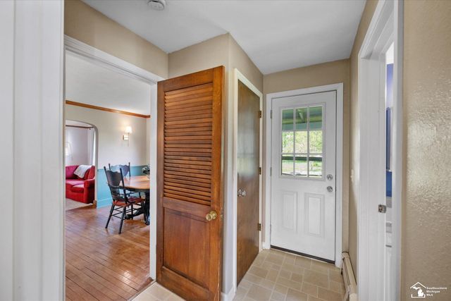 6656 Secor Road, Lambertville, MI 48144