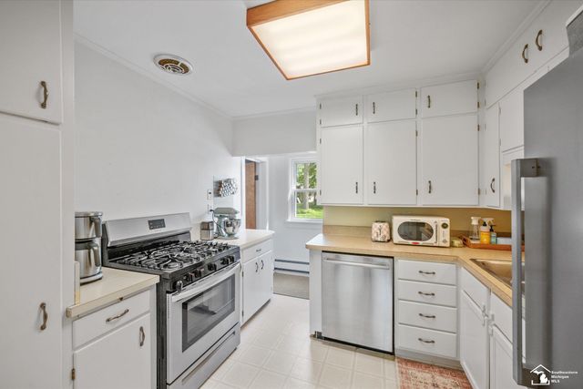 6656 Secor Road, Lambertville, MI 48144