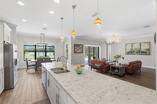 5167 LAKECASTLE DRIVE, Tampa, FL 33624