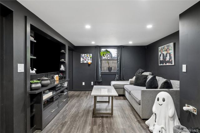 2786 Quogue Riverhead Road, East Quogue, NY 11942