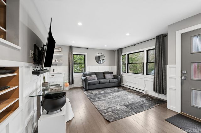 2786 Quogue Riverhead Road, East Quogue, NY 11942