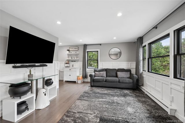 2786 Quogue Riverhead Road, East Quogue, NY 11942