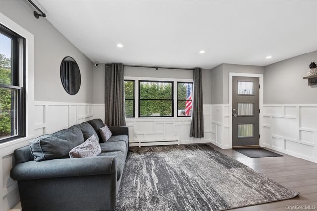 2786 Quogue Riverhead Road, East Quogue, NY 11942