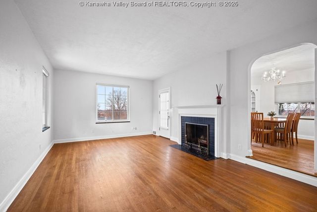 6 Observatory Road, Charleston, WV 25314