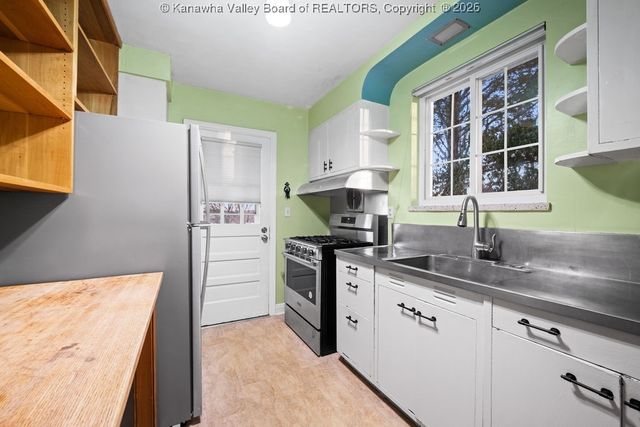 6 Observatory Road, Charleston, WV 25314