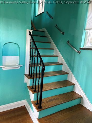 6 Observatory Road, Charleston, WV 25314