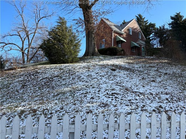 6 Observatory Road, Charleston, WV 25314