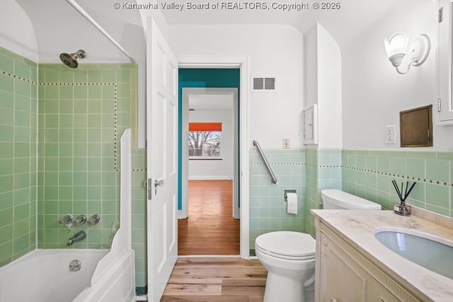 6 Observatory Road, Charleston, WV 25314