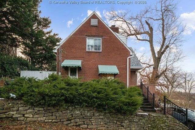 6 Observatory Road, Charleston, WV 25314