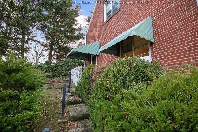 6 Observatory Road, Charleston, WV 25314