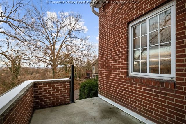 6 Observatory Road, Charleston, WV 25314