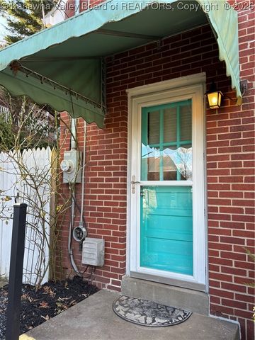 6 Observatory Road, Charleston, WV 25314