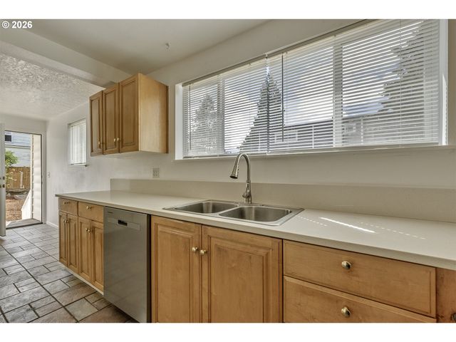 3908 Se CARLTON St, Portland, OR 97202