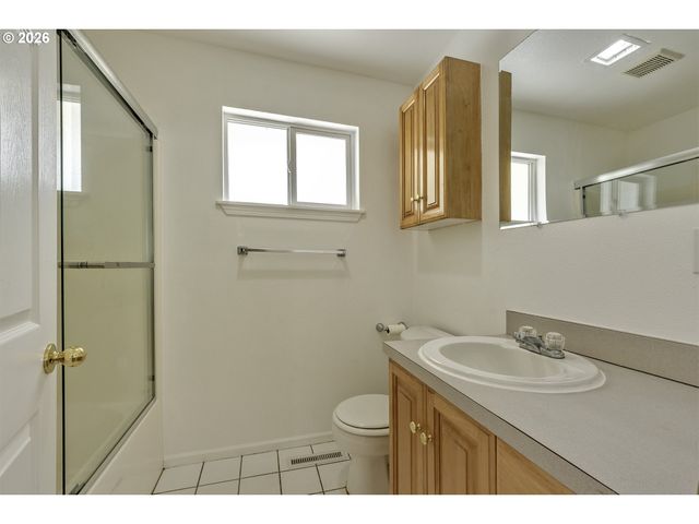 3908 Se CARLTON St, Portland, OR 97202