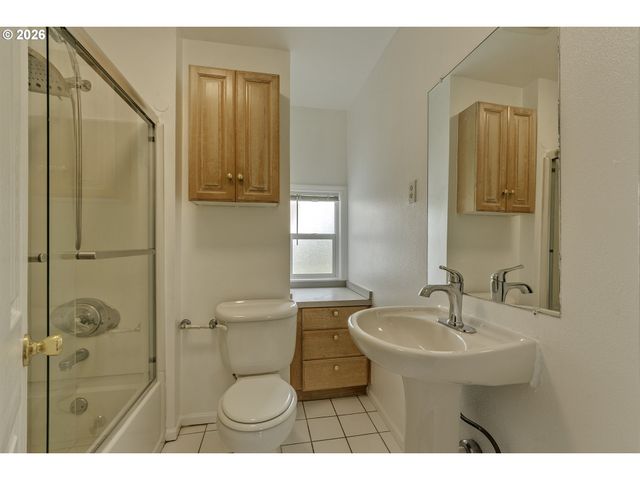 3908 Se CARLTON St, Portland, OR 97202