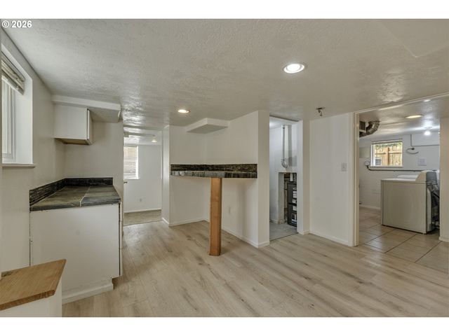 3908 Se CARLTON St, Portland, OR 97202