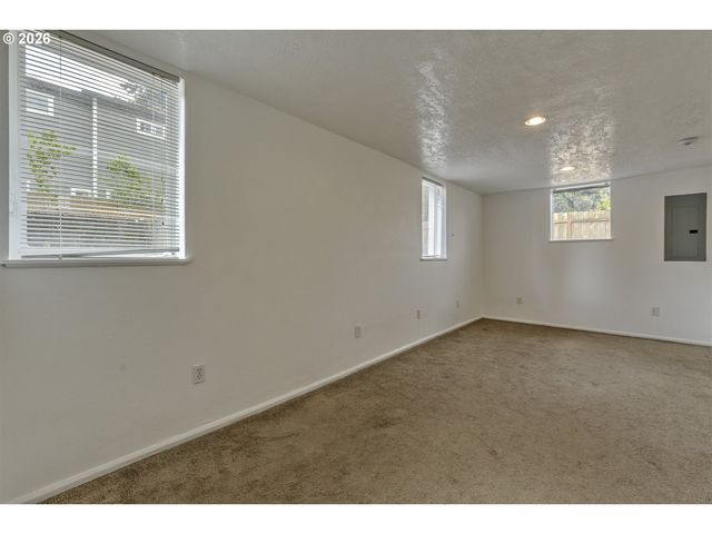 3908 Se CARLTON St, Portland, OR 97202
