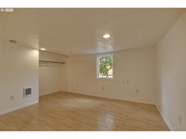 3908 Se CARLTON St, Portland, OR 97202