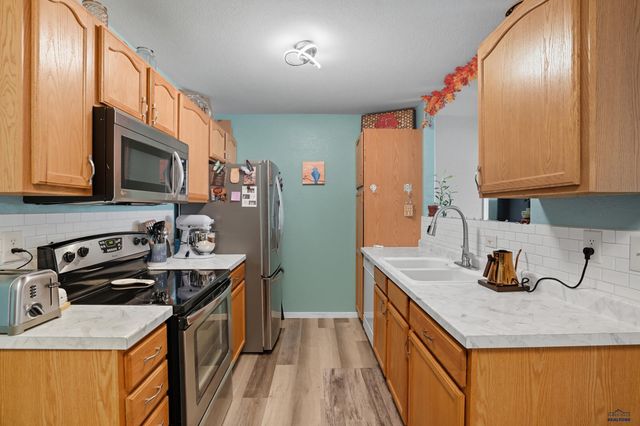 4616 CHALKSTONE DR, Rapic City, SD 57701