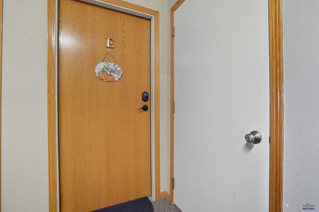 4616 CHALKSTONE DR, Rapic City, SD 57701