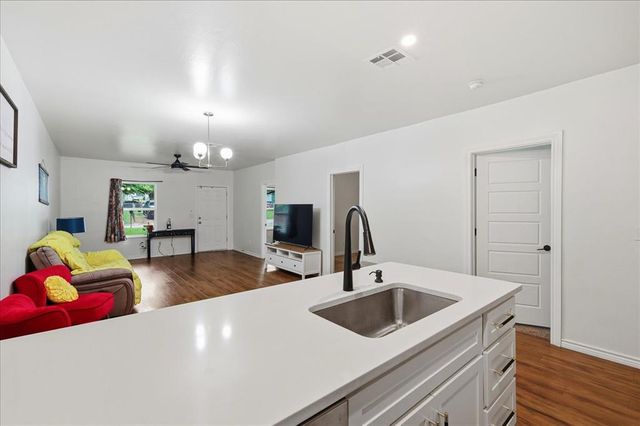 609 E Grant Avenue, Guthrie, OK 73044