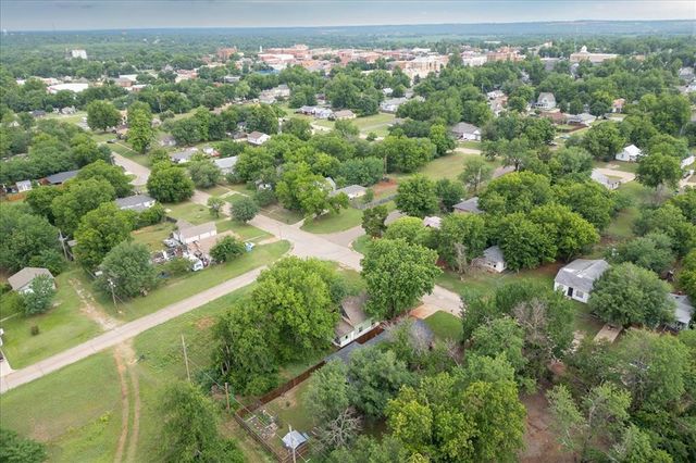 609 E Grant Avenue, Guthrie, OK 73044