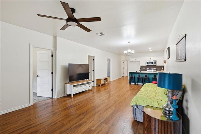 609 E Grant Avenue, Guthrie, OK 73044