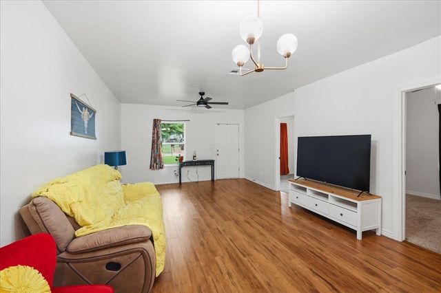 609 E Grant Avenue, Guthrie, OK 73044