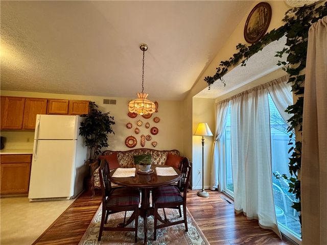 16 Flower Dale Cir, Greece, NY 14626