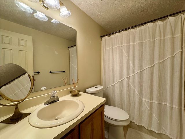 16 Flower Dale Cir, Greece, NY 14626