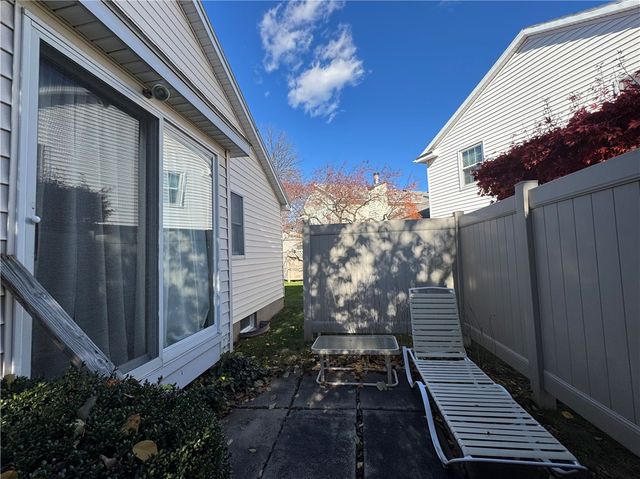 16 Flower Dale Cir, Greece, NY 14626