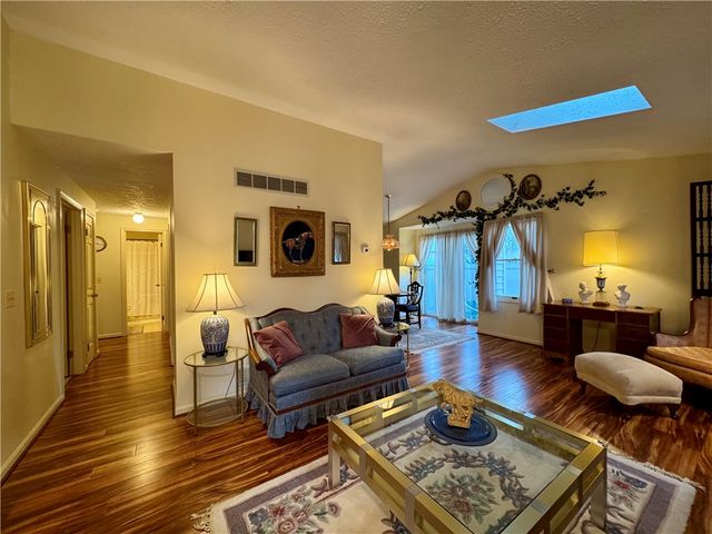 16 Flower Dale Cir, Greece, NY 14626