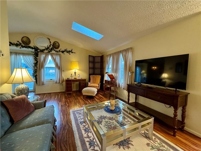 16 Flower Dale Cir, Greece, NY 14626