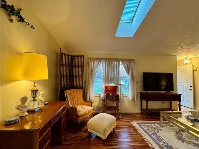 16 Flower Dale Cir, Greece, NY 14626