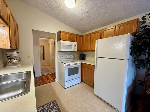 16 Flower Dale Cir, Greece, NY 14626